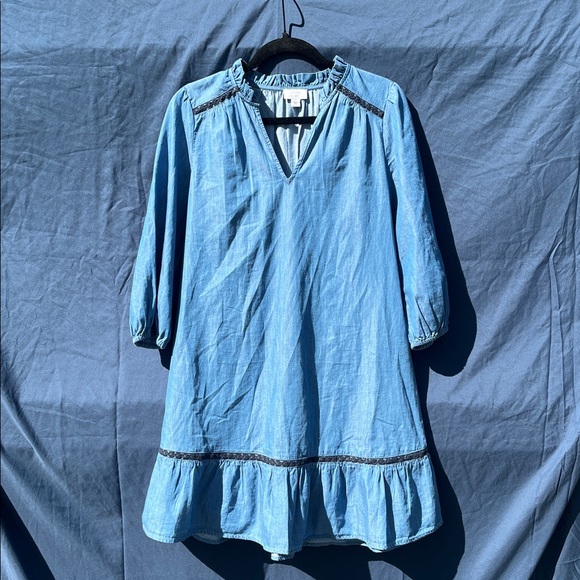 crown & ivy Dresses & Skirts - 100% Cotton crown & ivy blue v neck small dress 3/4 sleeve knee length